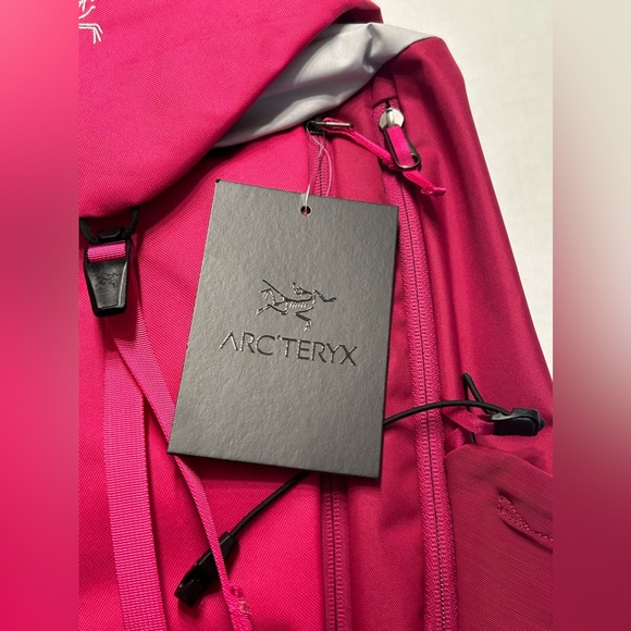NWT Arcteryx Mantis 20 Backpack Pink - Picture 9 of 10
